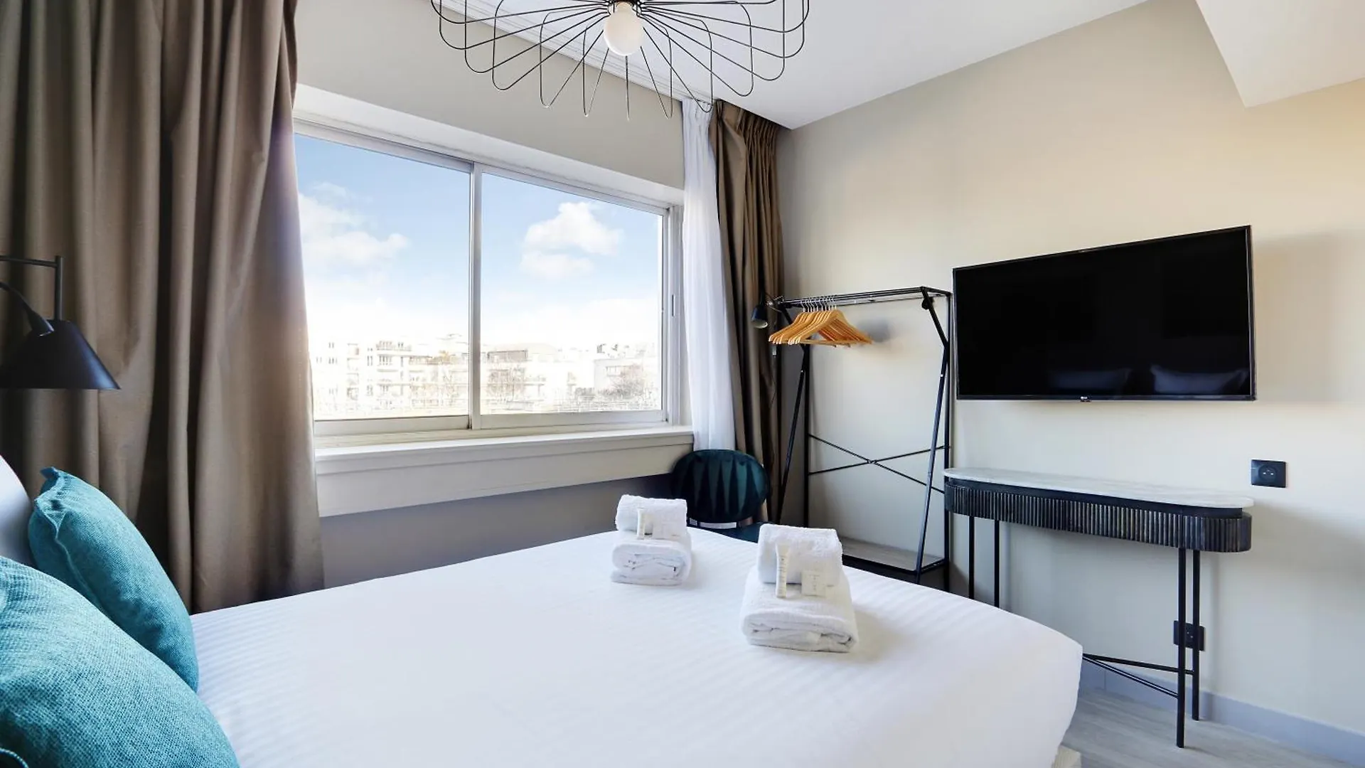 Pick A Flat'S Apartments In In Parc Des Buttes Chaumonts - Rue Edouard Pailleron Parigi 0*,  Francia