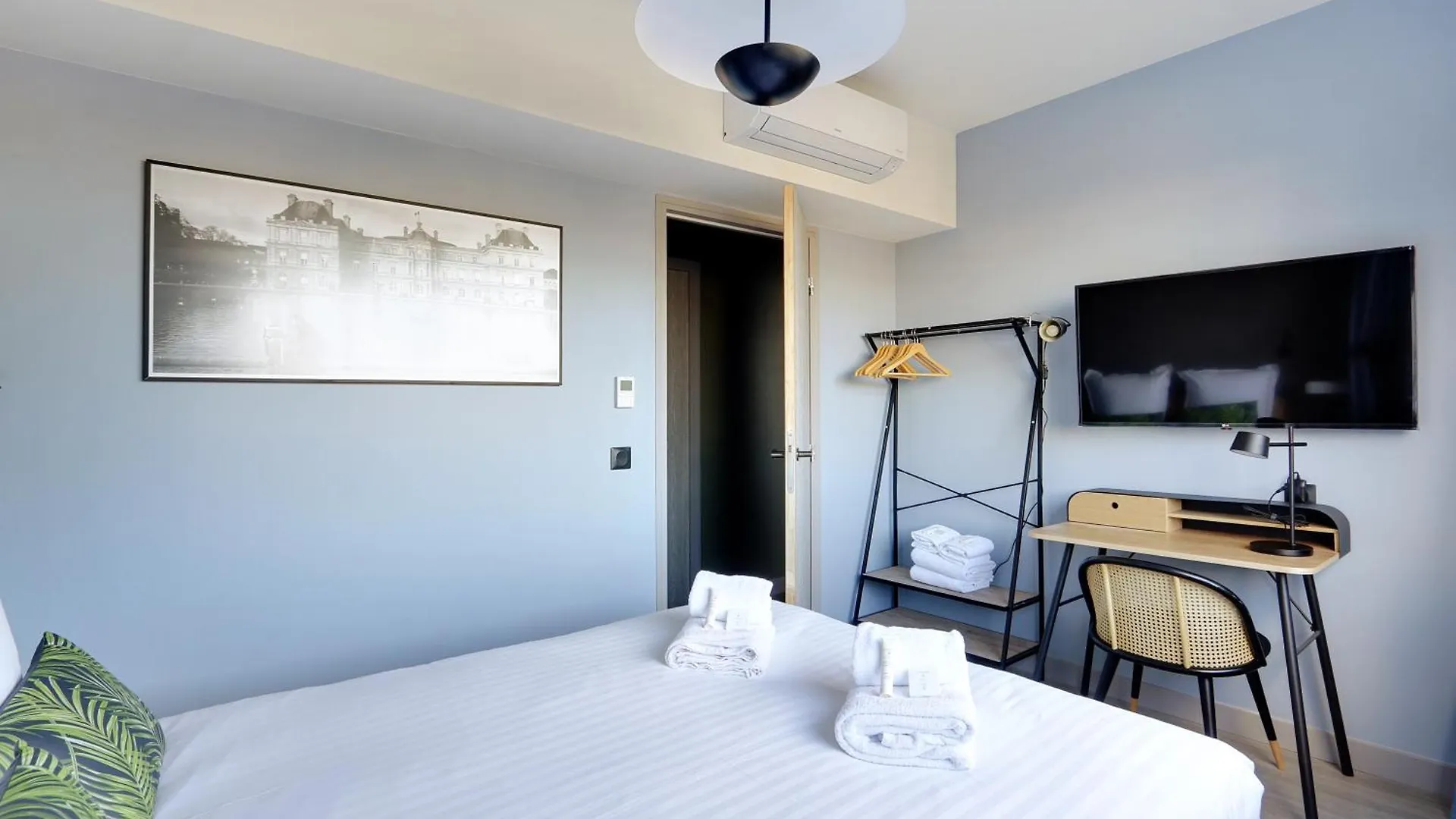 Pick A Flat'S Apartments In In Parc Des Buttes Chaumonts - Rue Edouard Pailleron Parigi 0*,  Francia