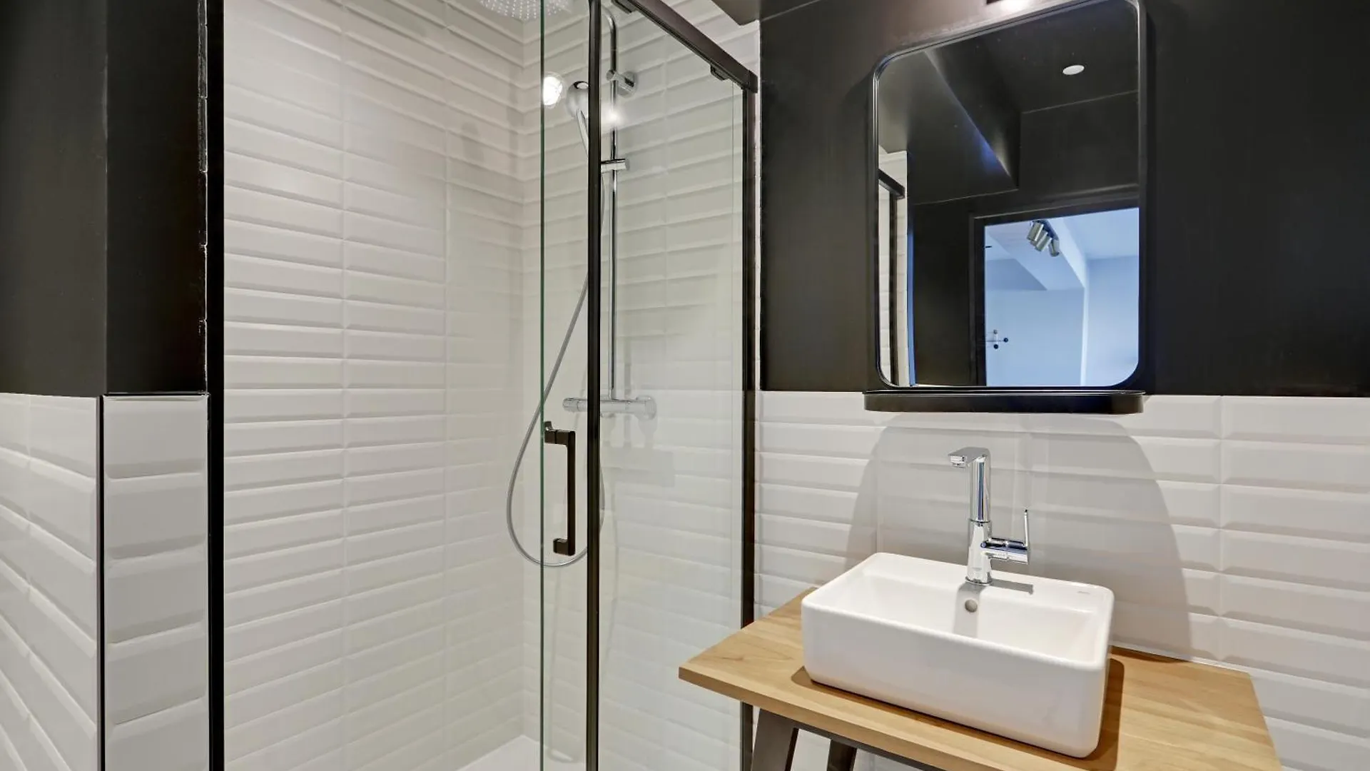 Pick A Flat'S Apartments In In Parc Des Buttes Chaumonts - Rue Edouard Pailleron Parigi