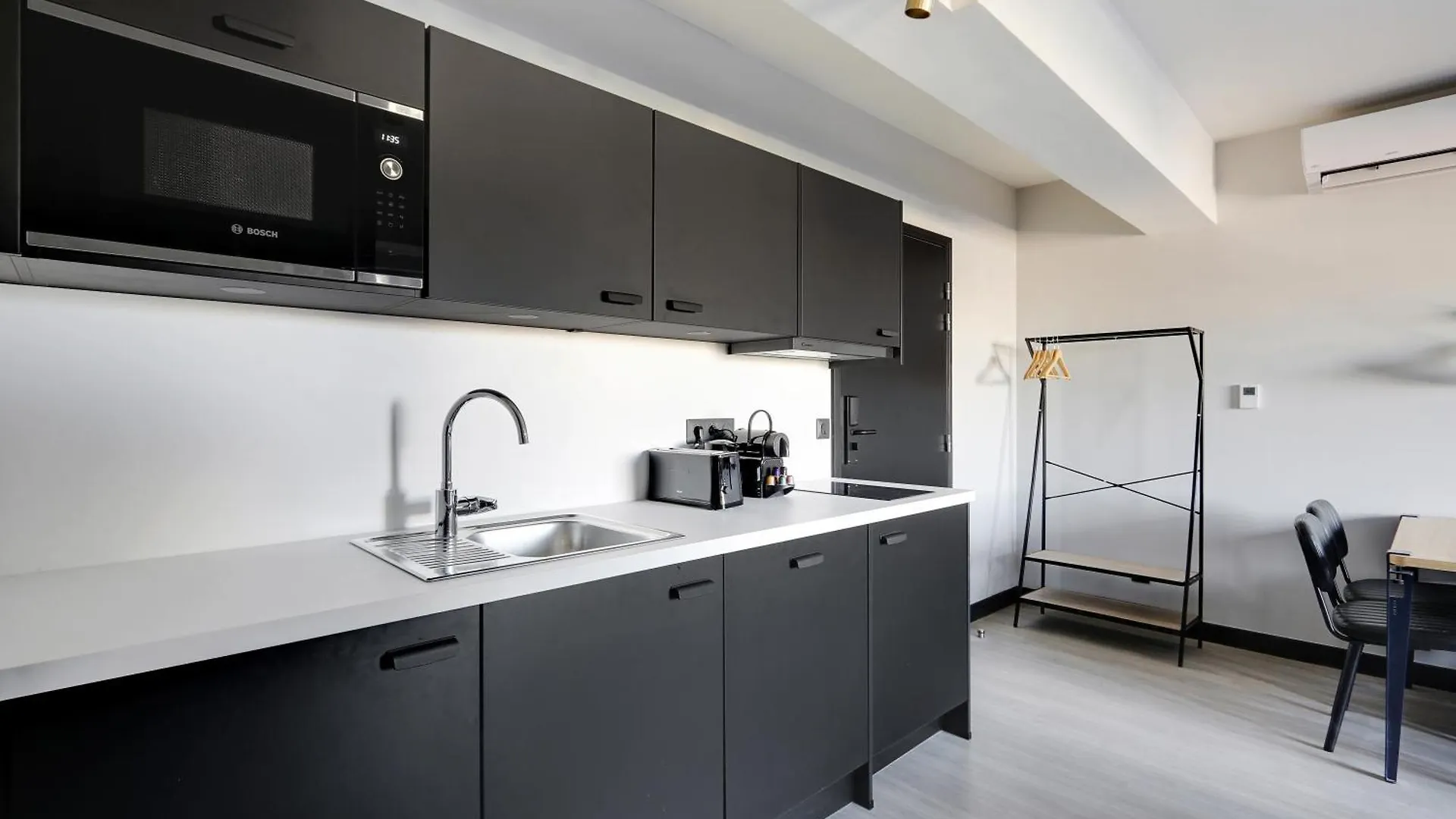 Pick A Flat'S Apartments In In Parc Des Buttes Chaumonts - Rue Edouard Pailleron Parigi