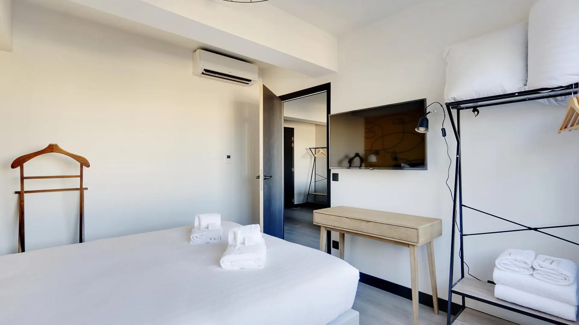 Pick A Flat'S Apartments In In Parc Des Buttes Chaumonts - Rue Edouard Pailleron Parigi 0*,