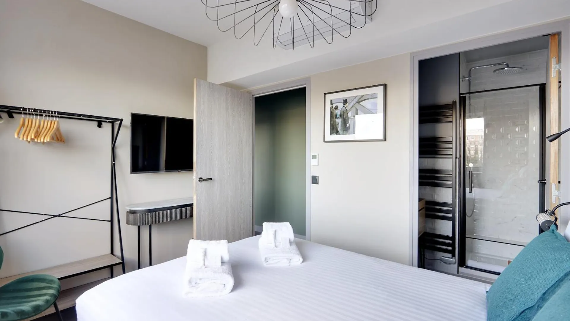 Pick A Flat'S Apartments In In Parc Des Buttes Chaumonts - Rue Edouard Pailleron Paris France
