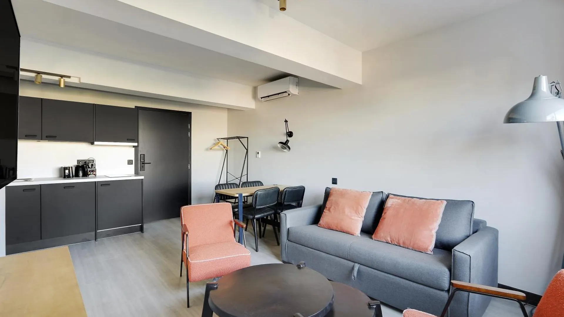 Pick A Flat'S Apartments In In Parc Des Buttes Chaumonts - Rue Edouard Pailleron Paris