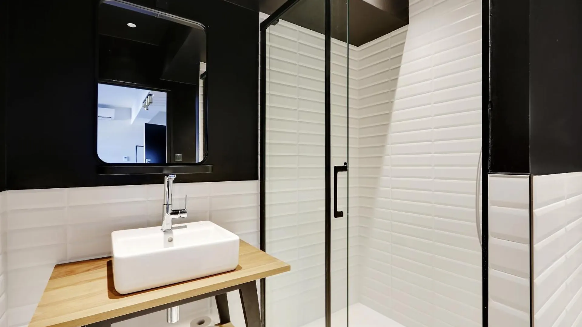 Pick A Flat'S Apartments In In Parc Des Buttes Chaumonts - Rue Edouard Pailleron Paris