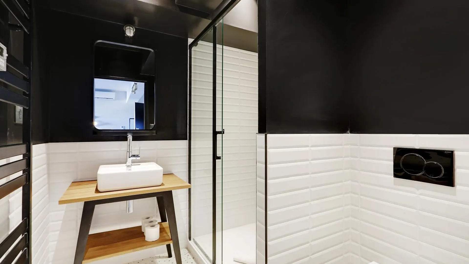 Pick A Flat'S Apartments In In Parc Des Buttes Chaumonts - Rue Edouard Pailleron Paris France